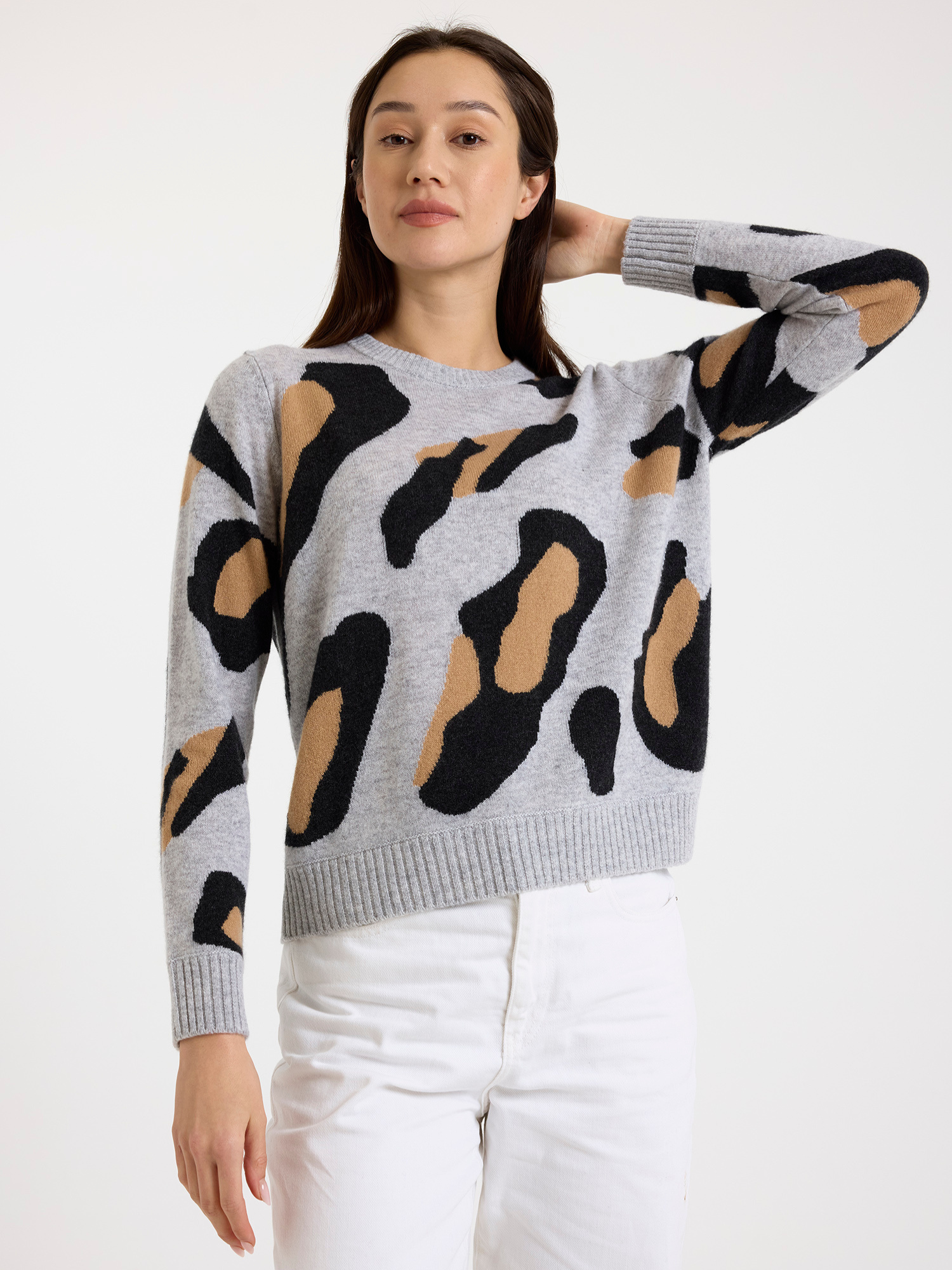 ABSTRACT LEOPARD CREW NECK JUMPER IN SUPER GREY