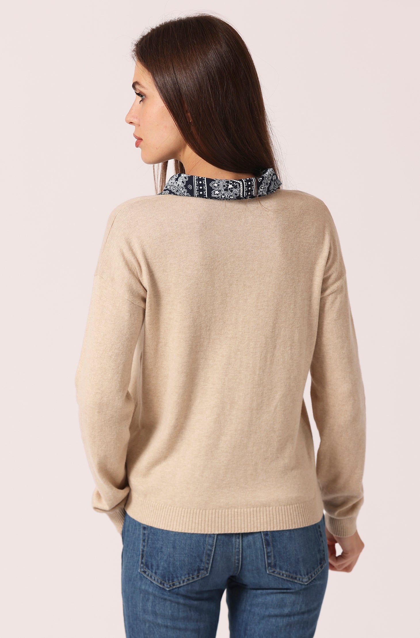 COTTON CASHMERE WOVEN BANDANA COLLAR PULLOVER IN BROWN SUGAR